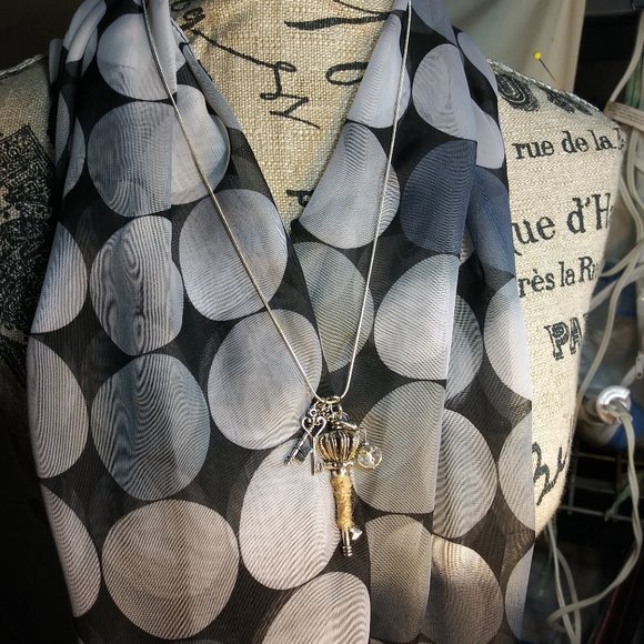 336 jeaniemade Crown Key Necklace - Picture 1 of 2